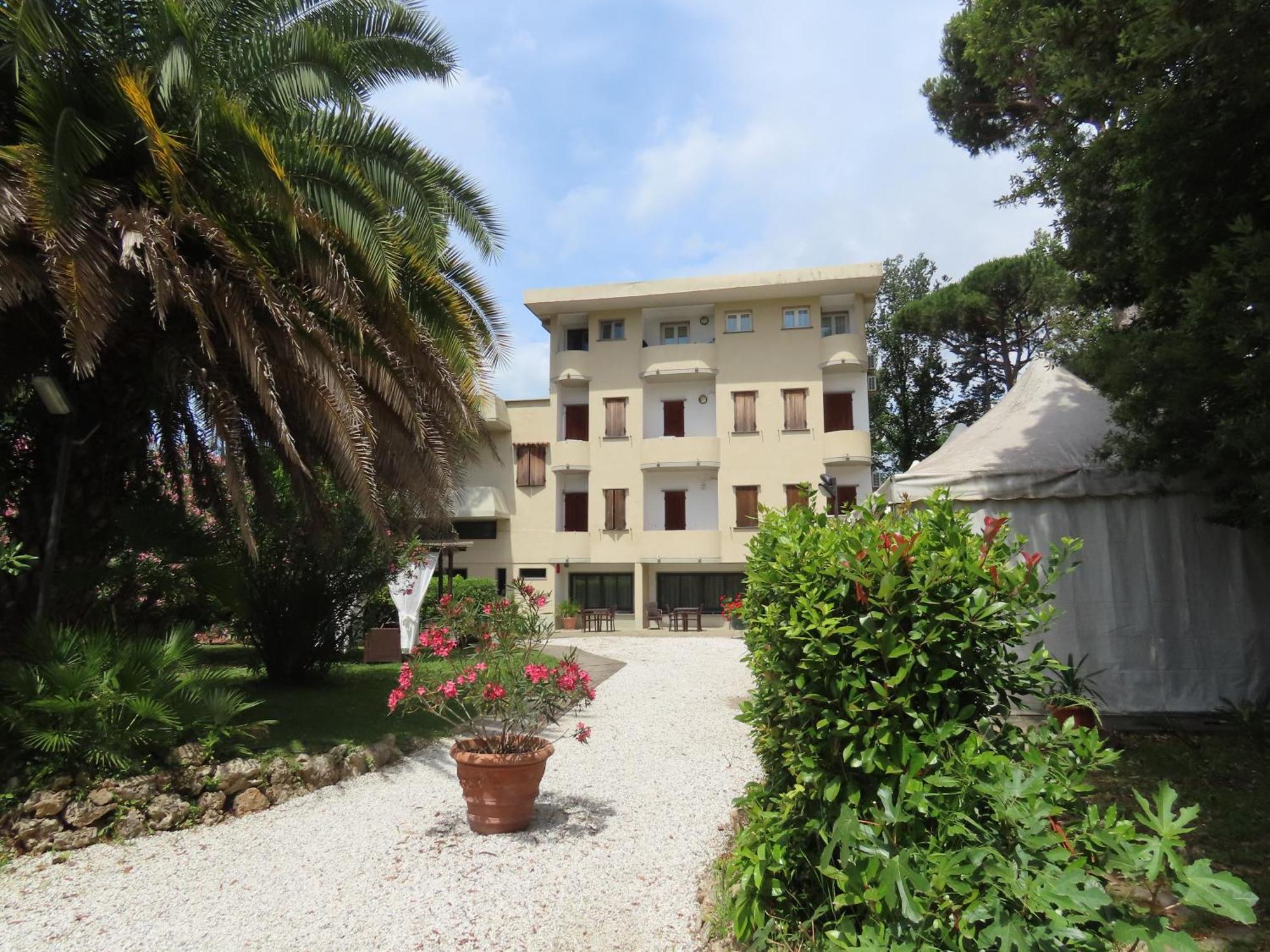 Hotel La Tavernetta Dei Ronchi Marina di Massa Exterior photo