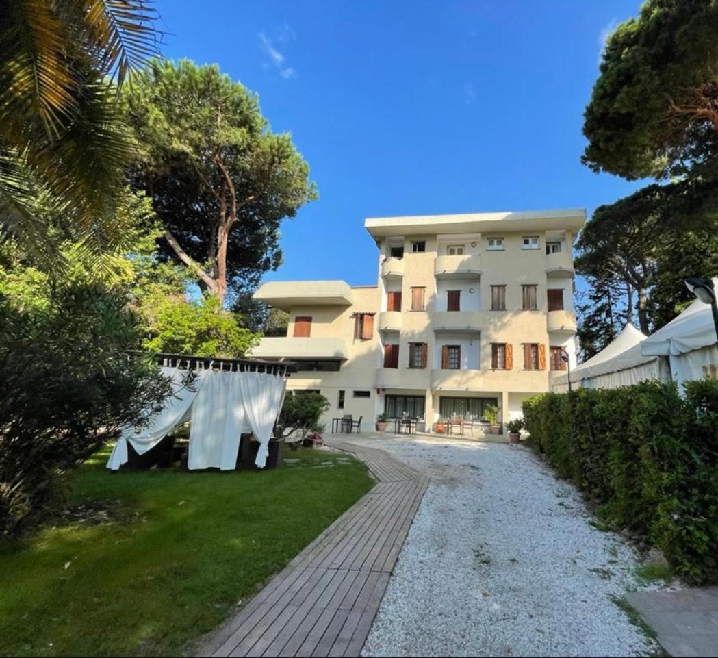 Hotel La Tavernetta Dei Ronchi Marina di Massa Exterior photo