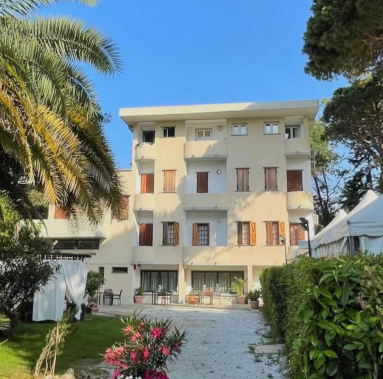 Hotel La Tavernetta Dei Ronchi Marina di Massa Exterior photo